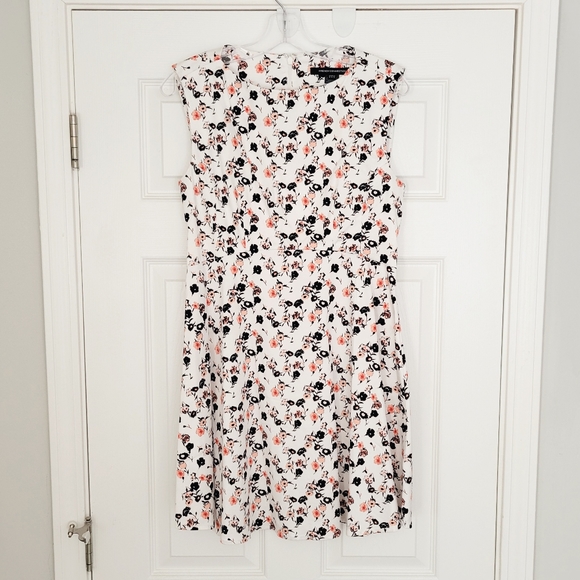 NWOT French Connection White Floral Fit and Flare Dress Size 8 - Picture 2 of 8